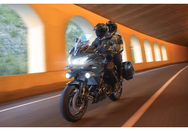 KAWASAKI VERSYS 650 - MODRÁ 2026 - ADVENTURE TOURER - MOTORKY