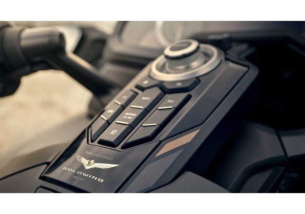 HONDA GL 1800 GOLDWING - MATNÁ ČERNÁ 2025 - GL1800 GOLD WING - MOTORKY