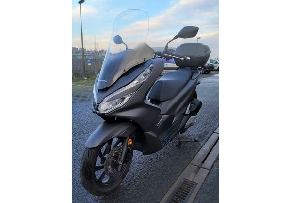 HONDA PCX PŘEDVÁDĚCÍ