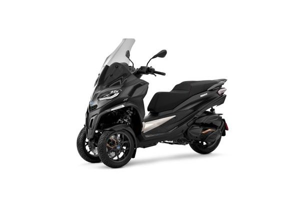 PIAGGIO MP3 530 HPE EXCLUSIVE E5+ NERO METEORA 2025 - MP3 - SKÚTRY