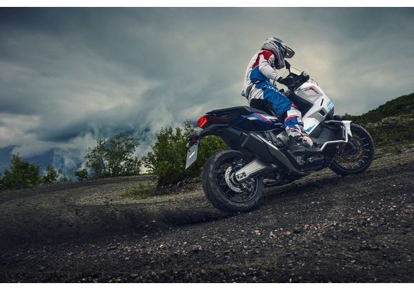 HONDA X-ADV 750 - ČERNÁ 2026 - X-ADV 750 - MOTORKY