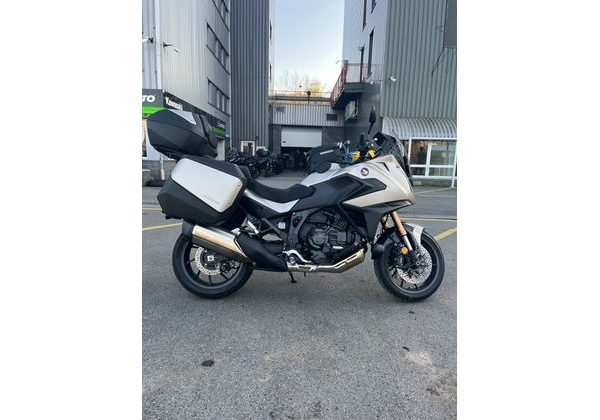 HONDA NT1100DE ŠEDÁ - NOVINÁŘSKÝ MOTOCYKL - HONDA - MOTOBAZAR