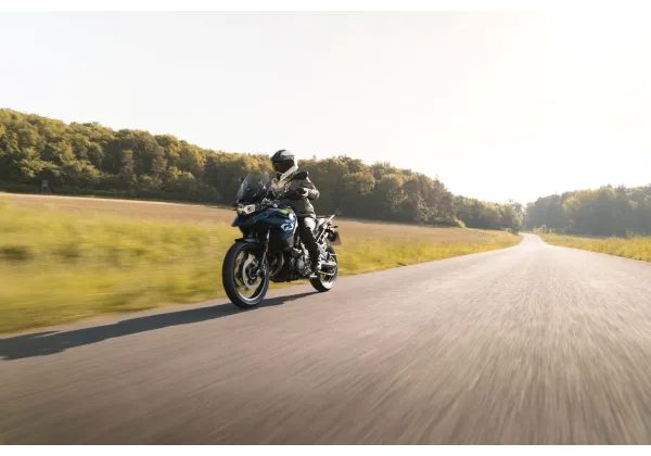 BMW F 800 GS GRAVITY BLUE METALLIC – AKČNÍ CENA -4 % - BMW MOTORRAD - SKLADEM V RAKOUSKU - MOTORKY