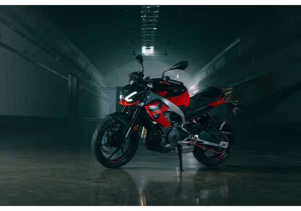 APRILIA TUONO 457 PIRANHA RED 2025 - SPORTNAKED - MOTORKY