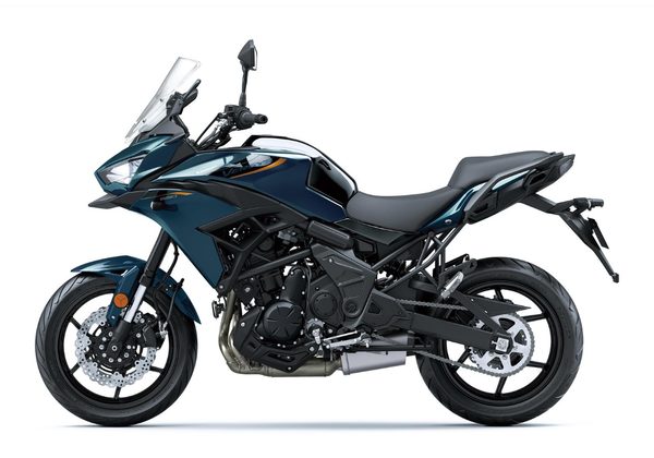 KAWASAKI VERSYS 650 - MODRÁ 2026 - ADVENTURE TOURER - MOTORKY