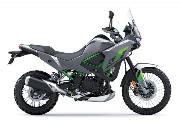 KAWASAKI KLE 500 SE - ŠEDÁ 2026 - MOTOCROSS & ENDURO - MOTORKY
