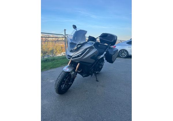 HONDA NT1100DE ŠEDÁ - NOVINÁŘSKÝ MOTOCYKL - HONDA - MOTOBAZAR