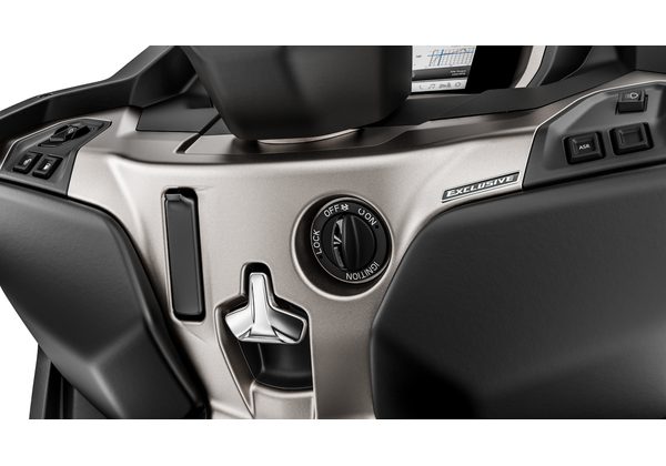 PIAGGIO MP3 530 HPE EXCLUSIVE E5+ GRIGIO TITANIO MATT 2025 - MP3 - SKÚTRY