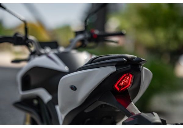 QJMOTOR SRK 125S - BÍLÁ - SRK 125 S - MOTORKY