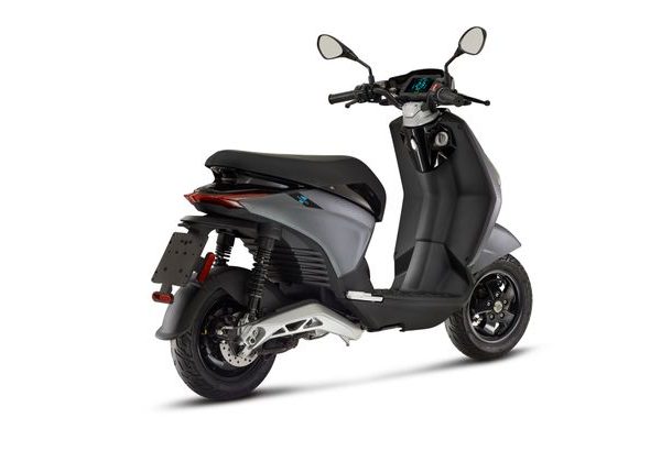 PIAGGIO 1 L3 E5 - ŠEDÁ - ELEKTRICKÉ SKÚTRY - SKÚTRY