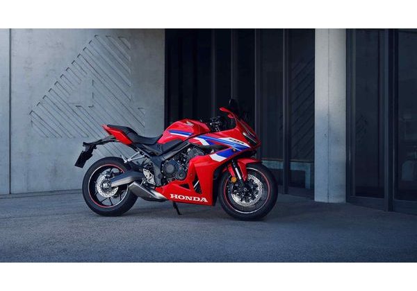 HONDA CBR650R S ELEKTRONICKOU SPOJKOU - GRAND PRIX RED 2026 - CBR650R - MOTORKY