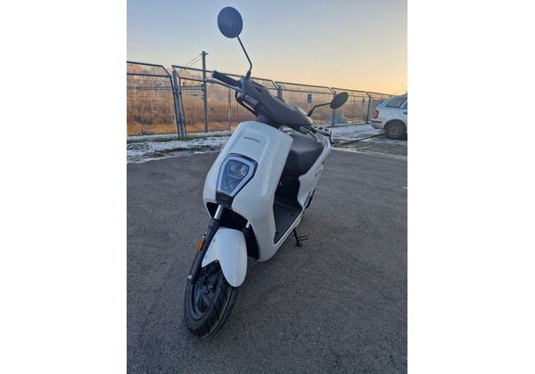 HONDA EM1 E WHITE - NOVINÁŘSKÝ MOTOCYKL - DEMO AKČNÍ MOTOCYKLY - MOTORKY