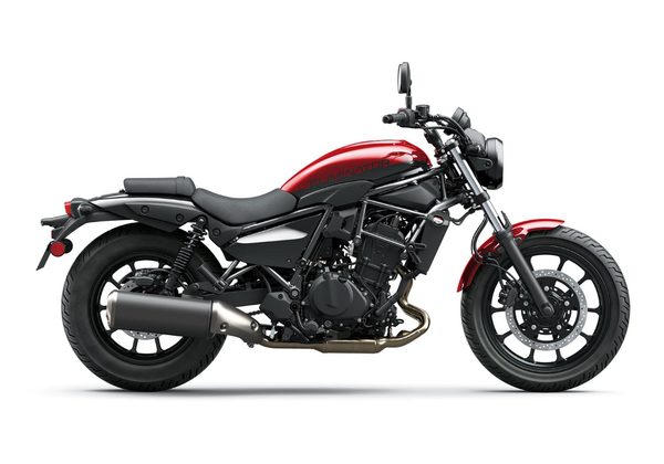 KAWASAKI ELIMINATOR 500 - ČERVENÁ 2026 - CLASSICS & CRUISERS - MOTORKY