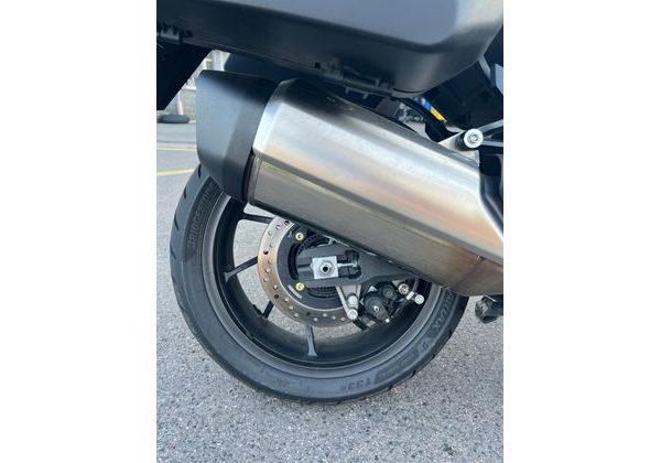 HONDA NT1100DE ŠEDÁ - NOVINÁŘSKÝ MOTOCYKL - HONDA - MOTOBAZAR