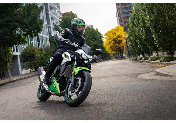 KAWASAKI Z500 SE - BÍLÁ/ZELENÁ 2027 - SUPERNAKED - MOTORKY