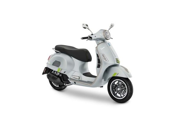 VESPA  GTS 125 SS RST E5 - STŘÍBRNÁ