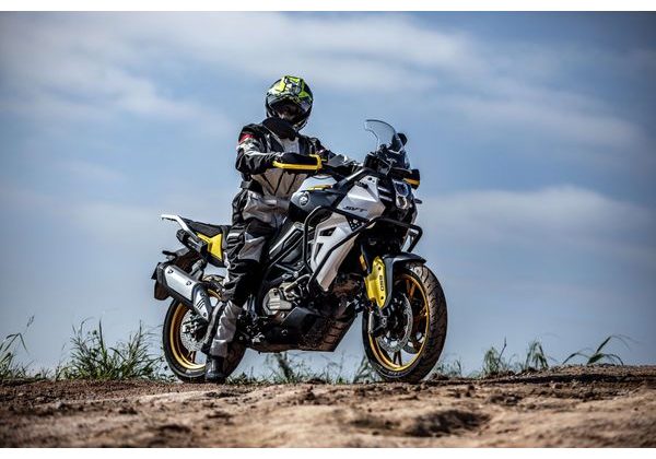 QJMOTOR SVT 650X ŠEDO - ŽLUTÁ - SVT 650X - MOTORKY