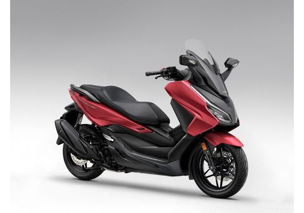 HONDA FORZA 350 - ČERVENÁ 2025 - FORZA 350 - SKÚTRY