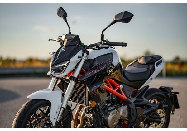 QJMOTOR SRK 400 ČERNÁ - SRK 400 - MOTORKY