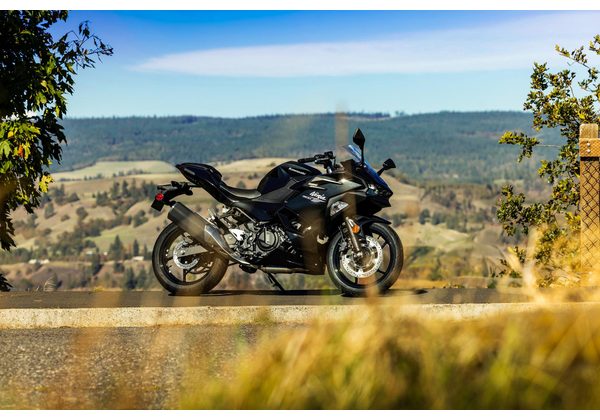 KAWASAKI NINJA 500 - ČERNÁ 2027 - SUPERSPORT & SPORT - MOTORKY