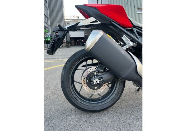 HONDA CB1000 HORNET ČERVENÁ - NOVINÁŘSKÝ MOTOCYKL - HONDA - MOTOBAZAR