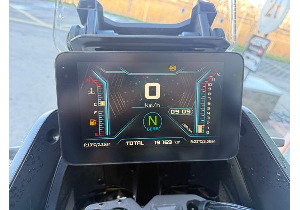 QJMOTOR SVT 650 X - QJ MOTOR - MOTOBAZAR