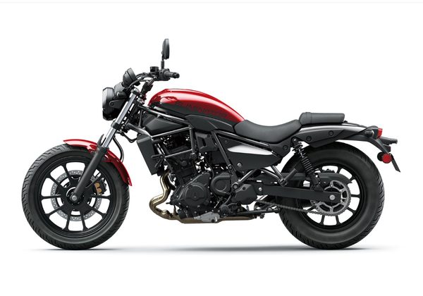 KAWASAKI ELIMINATOR 500 - ČERVENÁ 2026 - CLASSICS & CRUISERS - MOTORKY