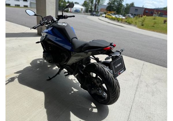 BMW R 1300 R (AKČNÍ SKLADOVÝ MODEL – RACINGBLUE 2026) - AKČNÍ SKLADOVKY - MOTORKY