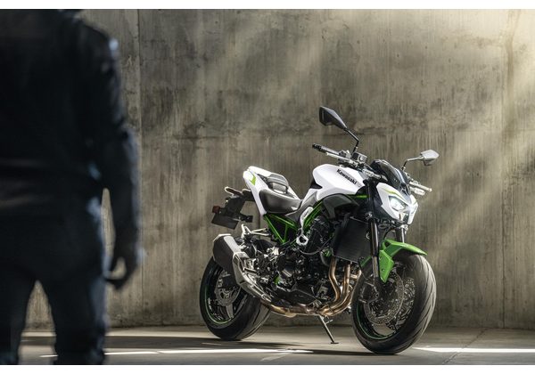KAWASAKI Z900 - BÍLÁ/ZELENÁ 2027 - SUPERNAKED - MOTORKY
