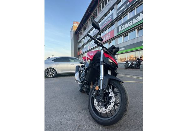 HONDA CB1000 HORNET ČERVENÁ - NOVINÁŘSKÝ MOTOCYKL - HONDA - MOTOBAZAR