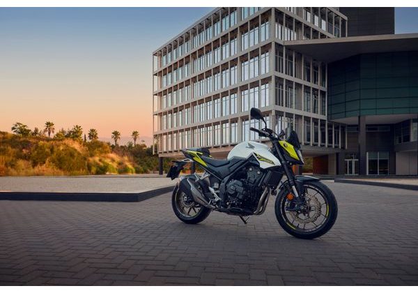 HONDA CB500 HORNET - BÍLÁ 2026 - CB500 HORNET - MOTORKY