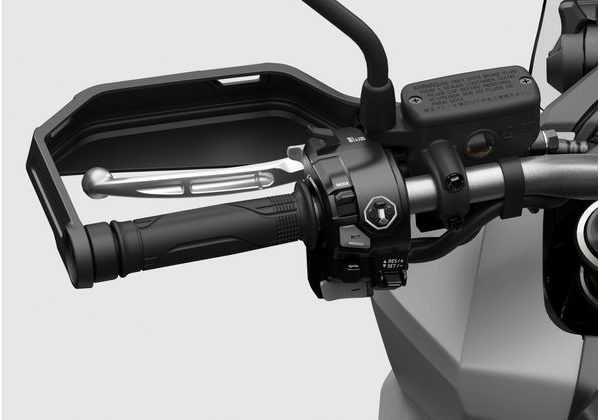 HONDA X-ADV 750 - BÍLÁ 2025 - X-ADV 750 - MOTORKY