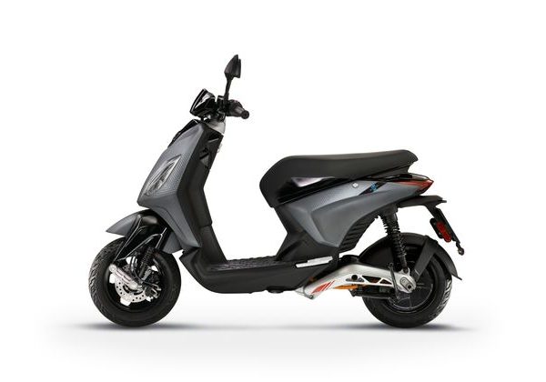 PIAGGIO 1 L3 E5 - ŠEDÁ - ELEKTRICKÉ SKÚTRY - SKÚTRY