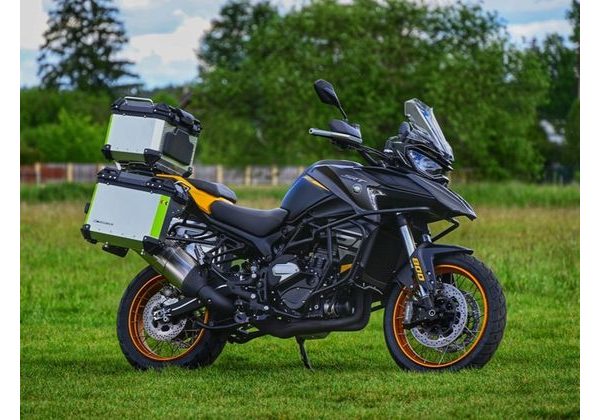 QJMOTOR SRT 900 SX - ČERNÁ - SRT 900SX - MOTORKY