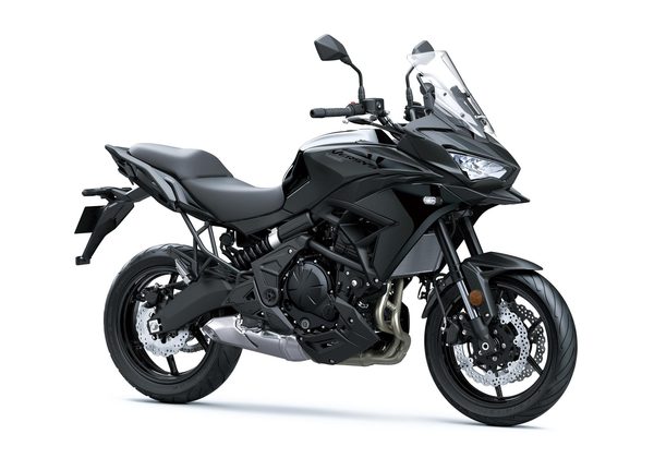 KAWASAKI VERSYS 650 ČERNÁ 2025 - ADVENTURE TOURER - MOTORKY