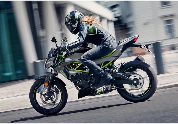 KAWASAKI Z125 - ŠEDÁ 2026 - SUPERNAKED - MOTORKY