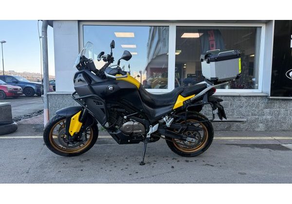 QJMOTOR SVT 650 X - QJ MOTOR - MOTOBAZAR