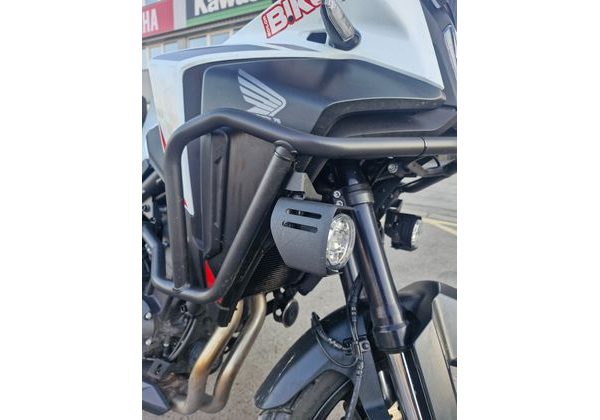 HONDA NX 500 PEARL HORIZON WHITE - NOVINÁŘSKÝ MOTOCYKL - DEMO AKČNÍ MOTOCYKLY - MOTORKY