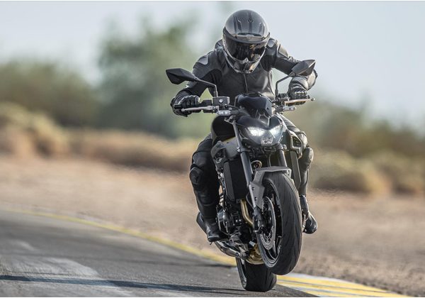 KAWASAKI Z900 - ŠEDÁ 2026 - SUPERNAKED - MOTORKY