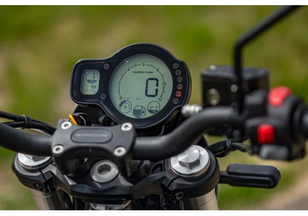 QJMOTOR SRV 550 ČERNÁ - SRV 550 - MOTORKY