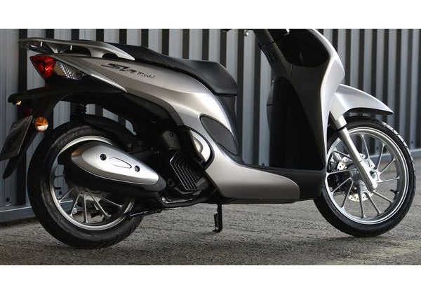 HONDA SH MODE 125 - 2026 - MATTE TECHNO SILVER METALLIC - SH125 - SKÚTRY