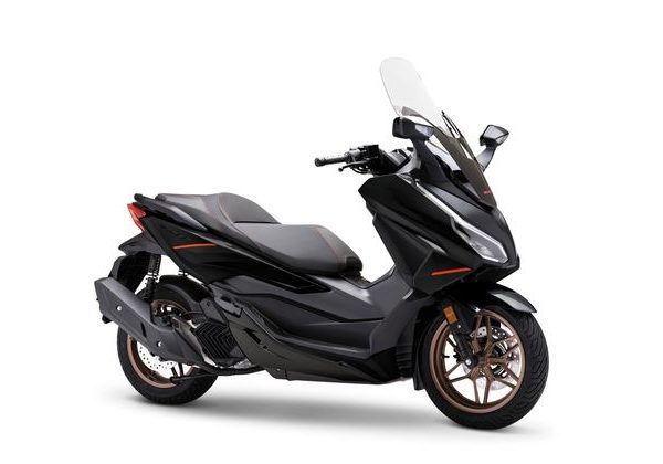 HONDA FORZA 125 SPECIAL EDITION SMART TOP BOX - ČERNÁ 2026 - FORZA 125 - SKÚTRY