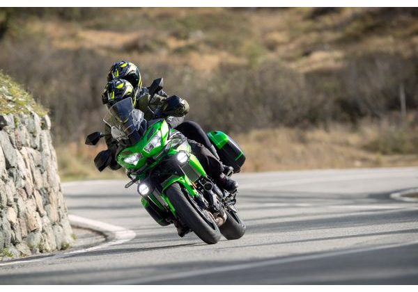 KAWASAKI VERSYS 650 ZELENÁ 2023 - ADVENTURE TOURER - MOTORKY