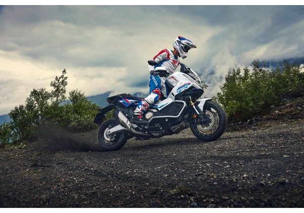 HONDA X-ADV 750 - ČERNÁ 2026 - X-ADV 750 - MOTORKY