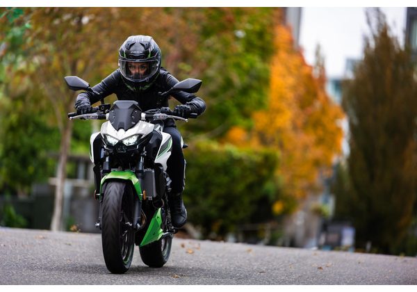 KAWASAKI Z500 SE - BÍLÁ/ZELENÁ 2027 - SUPERNAKED - MOTORKY
