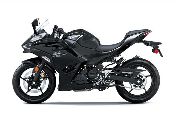KAWASAKI NINJA 500 - ČERNÁ 2026