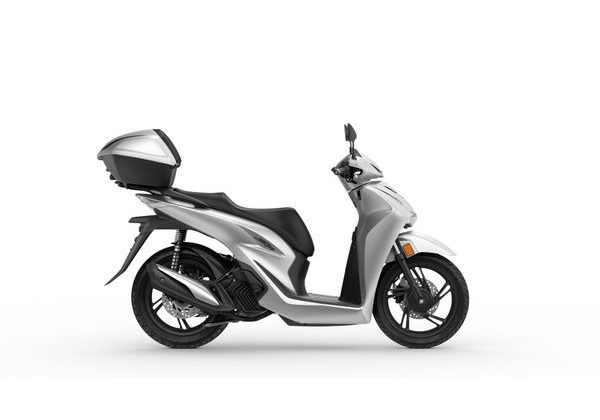 HONDA SH150 - STŘÍBRNÁ 2026 - SH150 - SKÚTRY