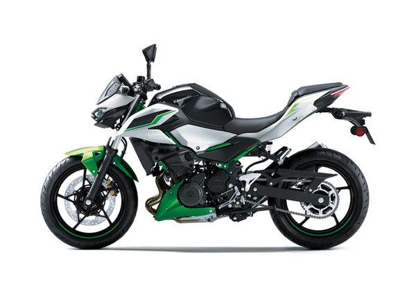 KAWASAKI Z500 SE - BÍLÁ/ZELENÁ 2027 - SUPERNAKED - MOTORKY