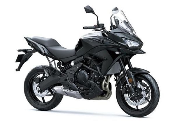 KAWASAKI VERSYS 650 ČERNÁ 2024