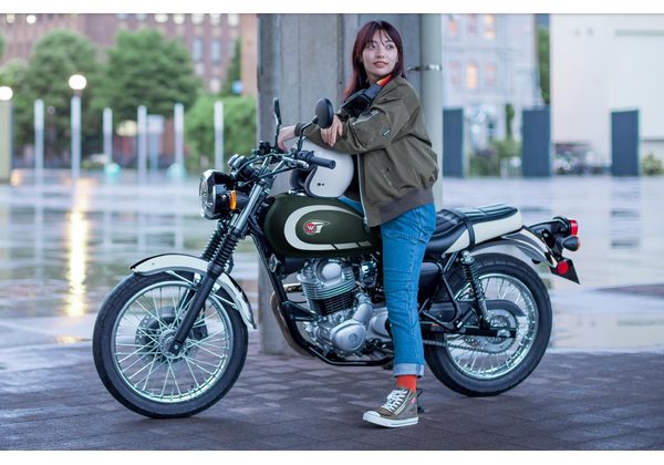 KAWASAKI W230 - TMAVĚ ZELENÁ 2026 - CLASSICS & CRUISERS - MOTORKY